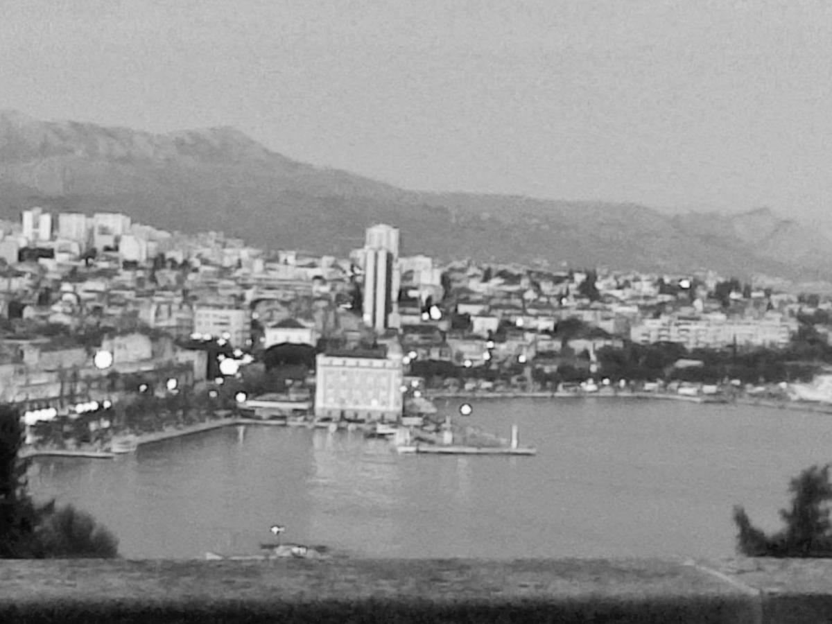 The L Place By Split Right Place Exteriör bild